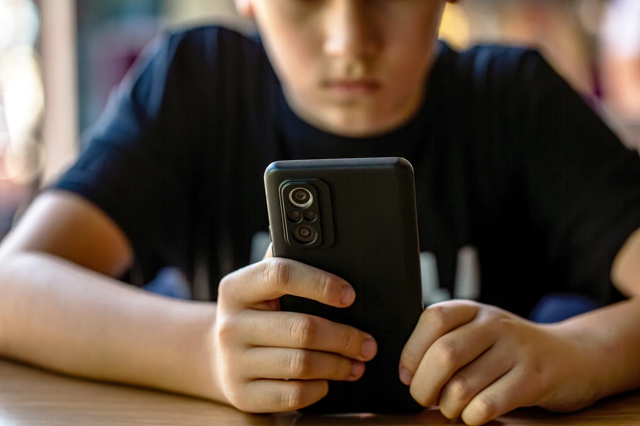 Em desdobramento da discussão sobre adultização, a Lei n.º 15.211/2025 foi sancionada e criou o Estatuto Digital da Criança e do Adolescente (ECA Digital).