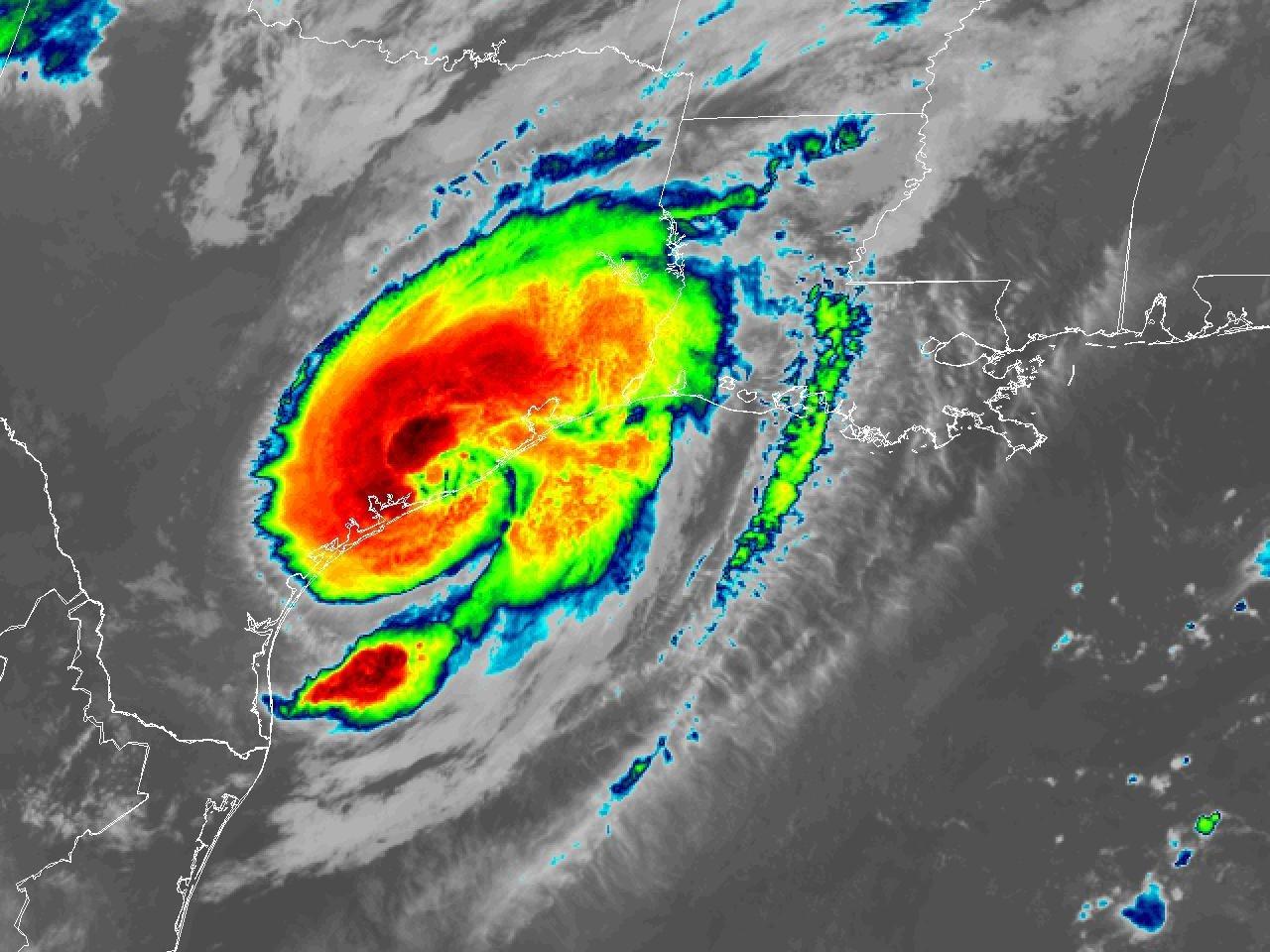Imagem de satélite infravermelho GOES 16 do furacão Beryl atingindo a costa perto de Mategorda, Texas.