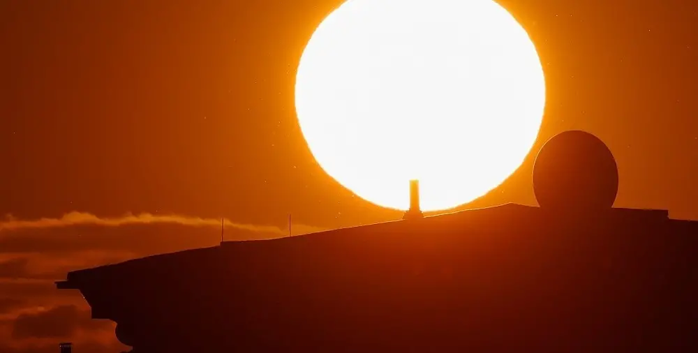 Imagem de um sol forte em evidência.