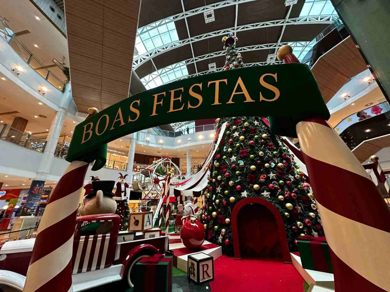 O shopping RioMar preparou uma programação especial com teatro e música.