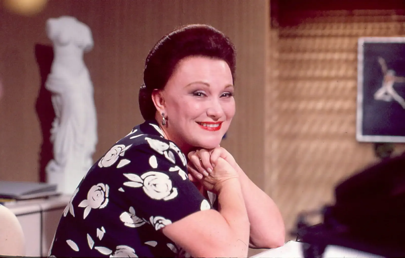 Nicette Bruno durante cena de novela.