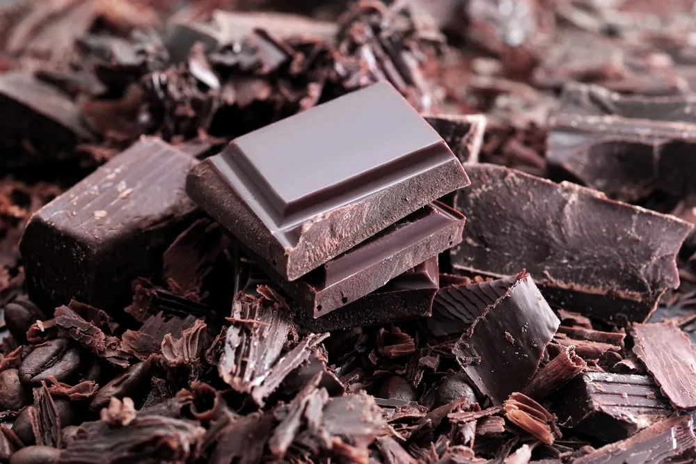 O chocolate ajuda a aliviar sintomas do estresse e ansiedade devido à liberação da dopamina.