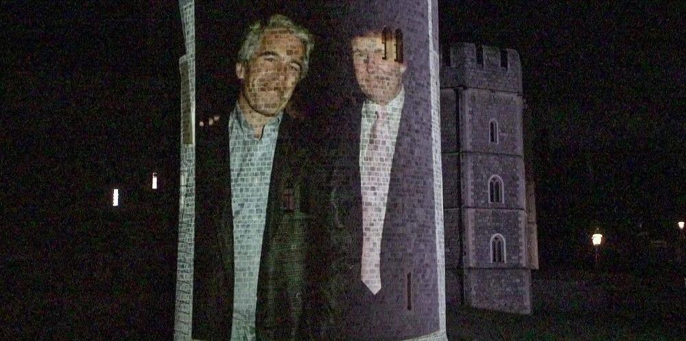 Imagem mostra uma projeção de Epstein com Trump, quando ainda eram próximos. Imagem usada em matéria sobre e-mails de Jeffrey Epstein para presidente norte-americano.