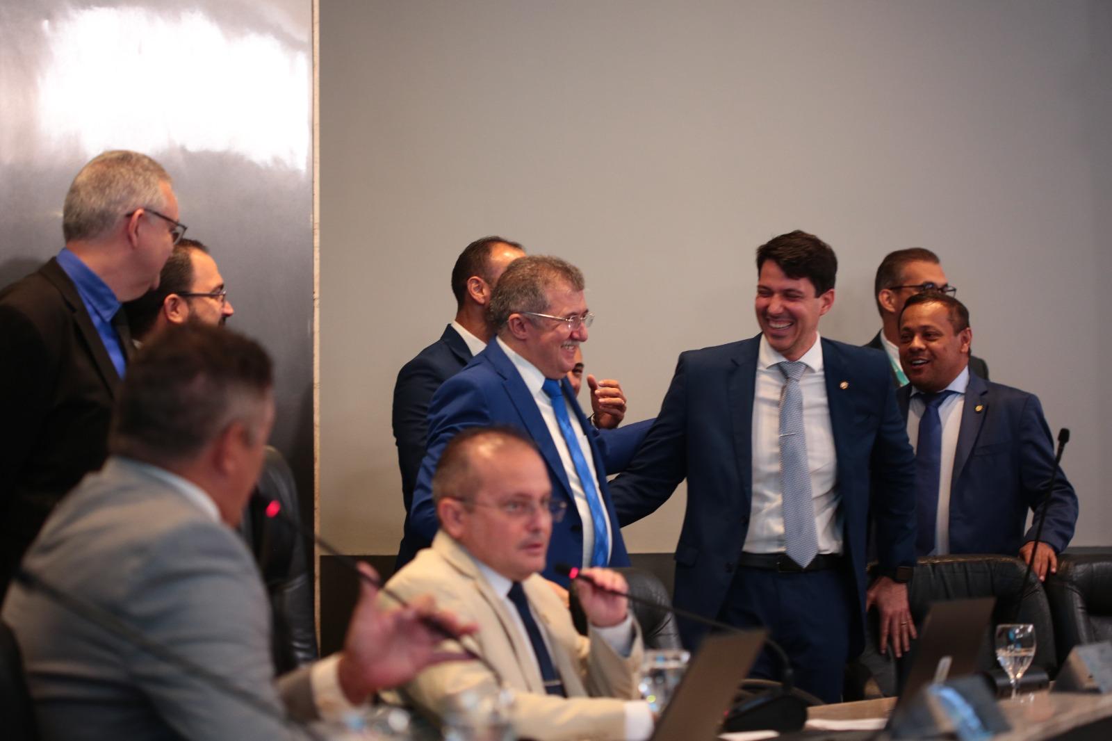 Foto de Antônio Henrique e colegas.