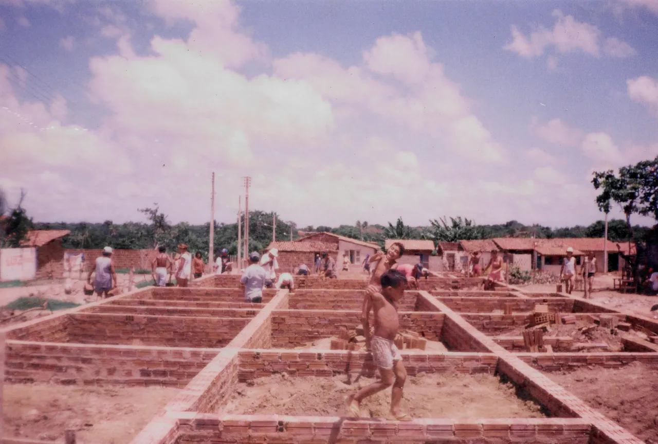 Milhares de fotografias guardam a memória da construção do Santa Filomena.