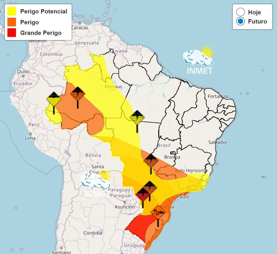 Mapa do Brasil com alertas meteorológicos do Inmet destacados por cores. Áreas em amarelo indicam “perigo potencial”, regiões em laranja representam “perigo” e zonas marcadas em vermelho mostram “grande perigo”. Os avisos se concentram do Norte ao Sul do país, especialmente no Centro-Oeste, Sudeste e Sul, com ícones de tempestade posicionados sobre os estados afetados. No canto superior direito, há uma legenda com as opções “Hoje” e “Futuro”, e o logotipo do Inmet aparece sobre o oceano.
