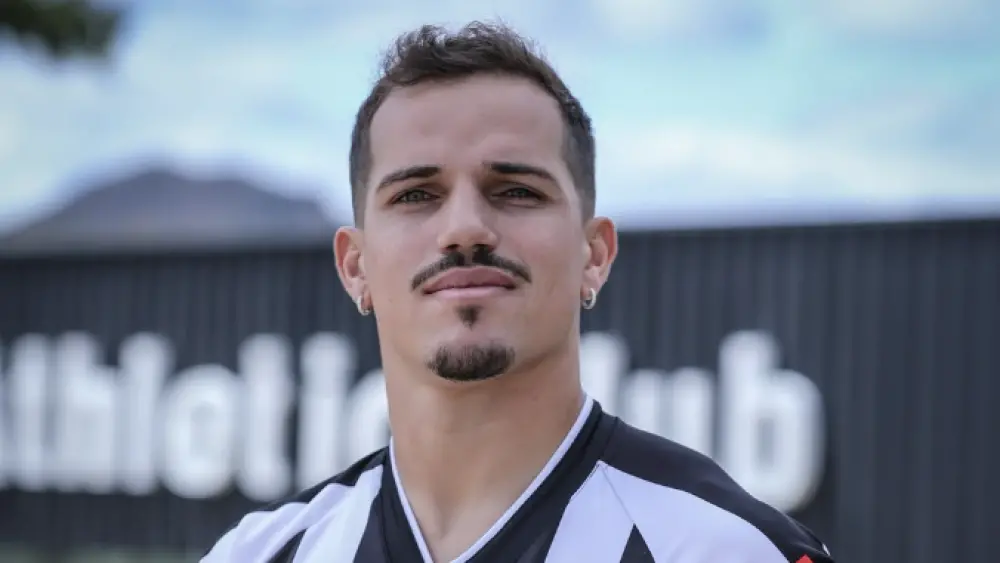 Guilherme Cachoeira em ação pelo Athletic-MG