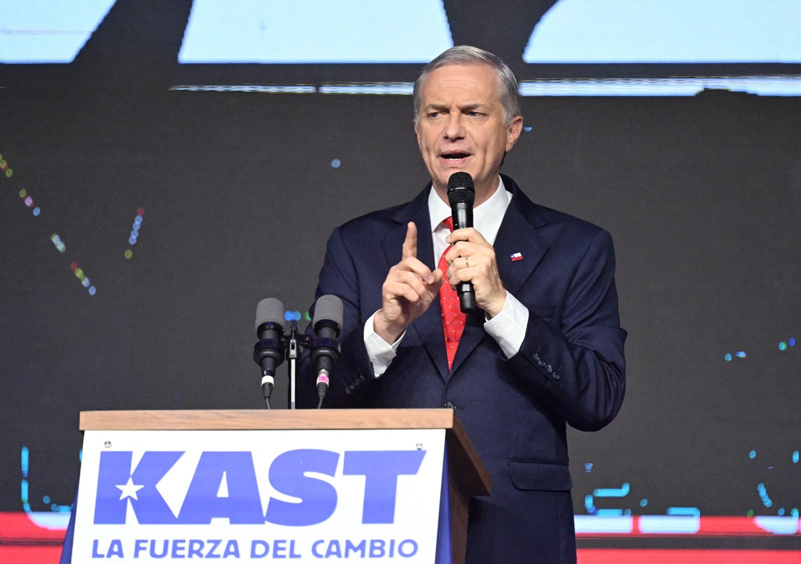 Foto do ultradireitista José Antonio Kast, que concorre à presidência no Chile.