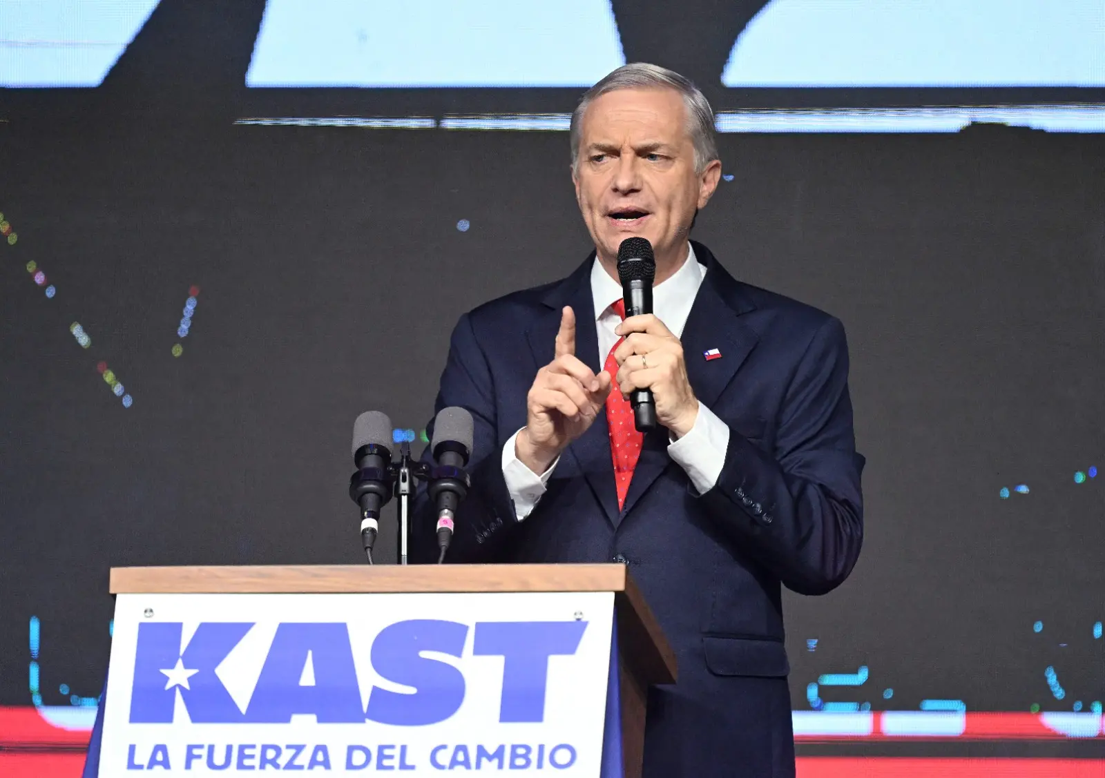Foto do ultradireitista José Antonio Kast, que concorre à presidência no Chile.