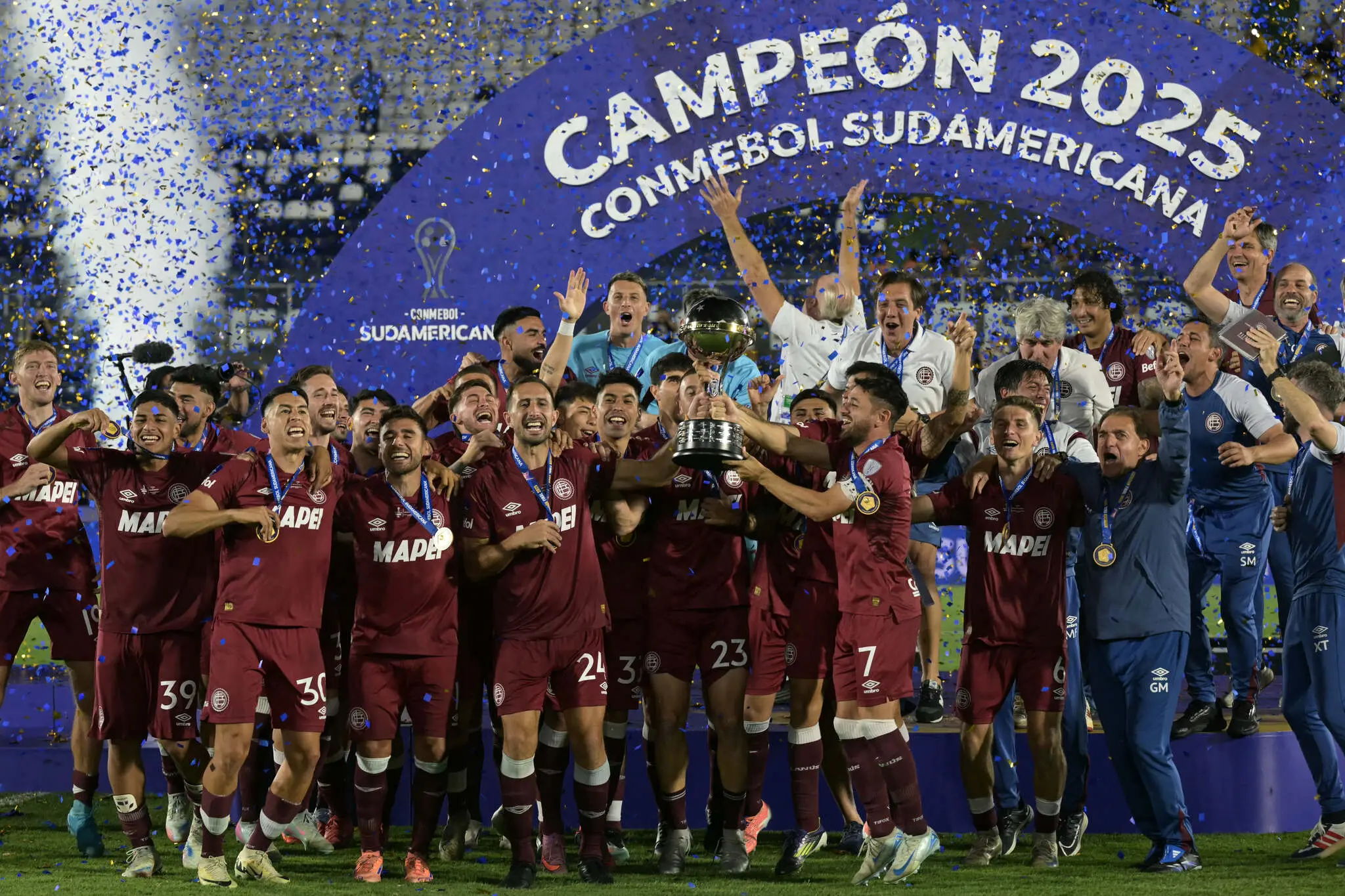 Lanús celebra conquista da Sul-Americana