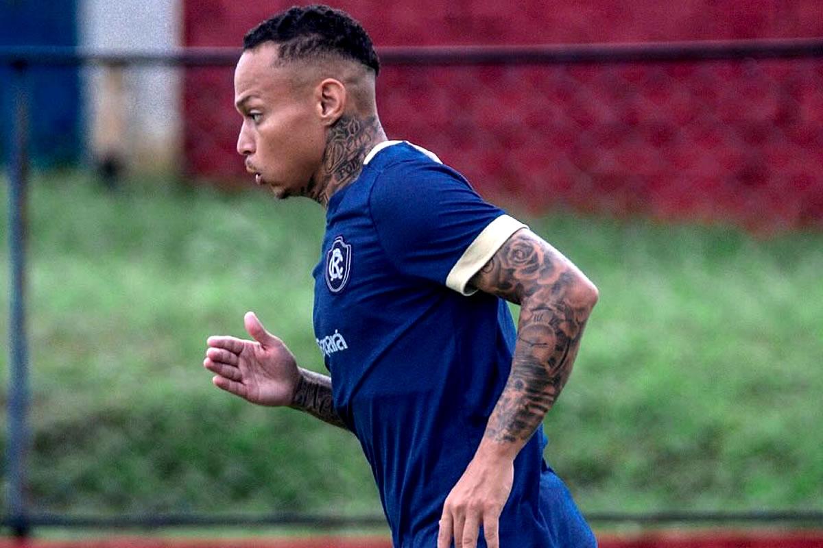 Janderson em ação pelo Remo