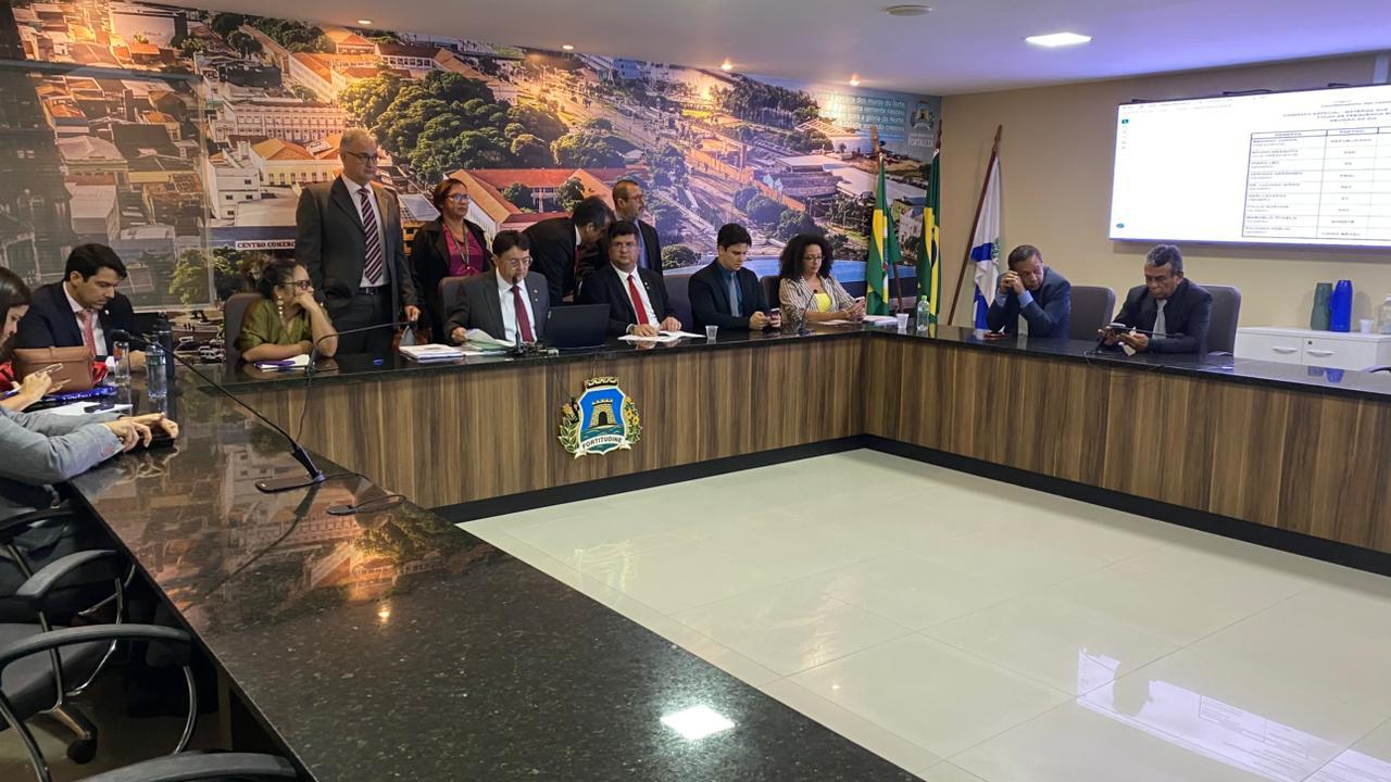 Vereadores na comissão do plano diretor.