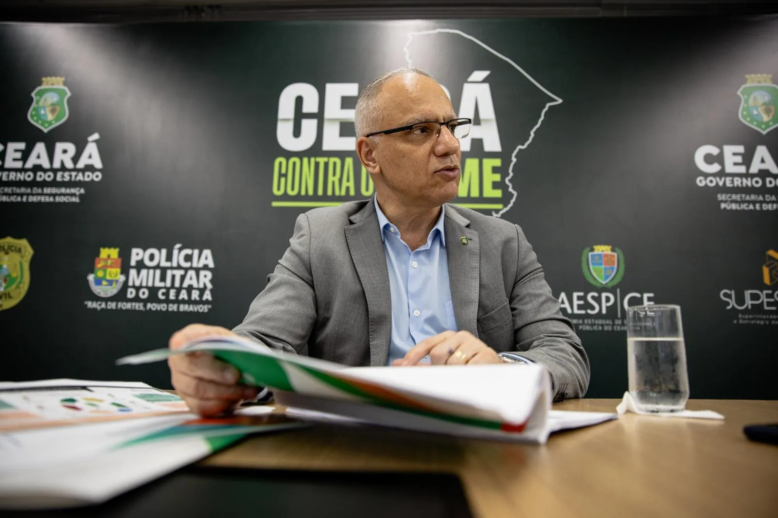 Secretário Roberto Sá apontou motivos para o aumento da apreensão de armas de fogo no Ceará.