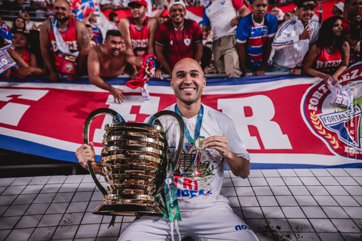 Dudu celebra título pelo Fortaleza