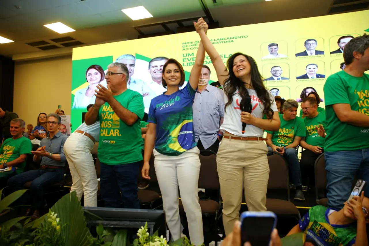 Michelle Bolsonaro e Priscilla Costa durante lançamento da pré-candidatura de Eduardo Girão ao Governo do Ceará.