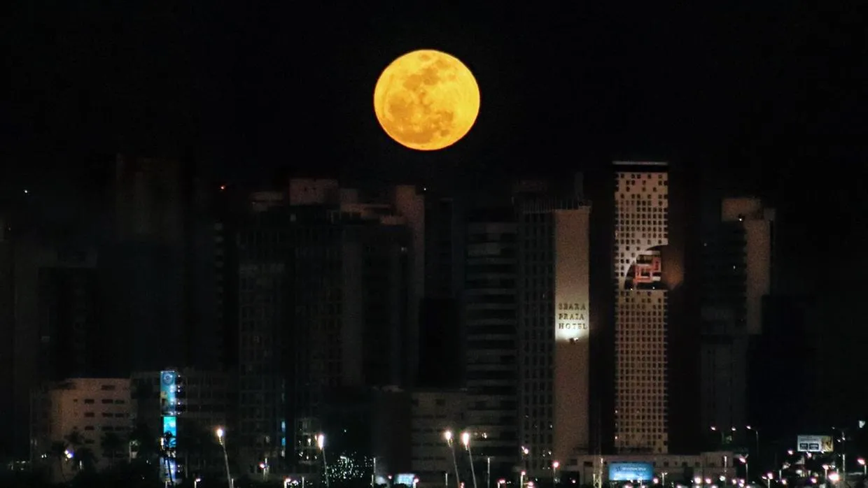 O termo que define as luas cheias como superluas surgiu entre os astrólogos no final da década de 1970.