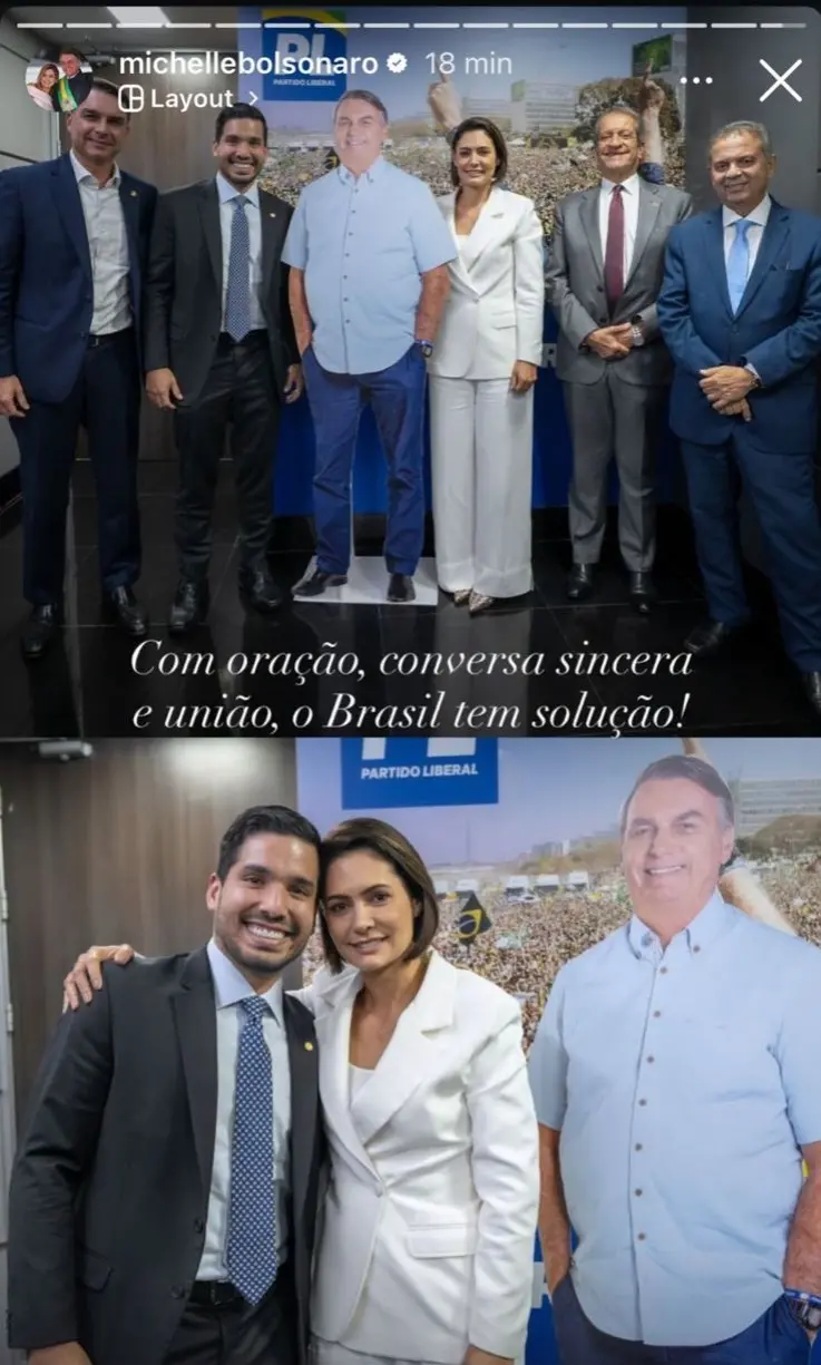 Montagem com duas fotos tiradas em um ambiente interno de escritório.
Na imagem superior, seis adultos posam lado a lado, cinco deles presencialmente e um representado por um recorte de papel em tamanho real de um homem de camisa azul clara e calça jeans. As pessoas estão vestidas formalmente, com ternos e um conjunto branco. Ao fundo, há um painel azul com o logotipo de um partido político e a foto de uma multidão. No centro da imagem há a frase: “Com oração, conversa sincera e união, o Brasil tem solução!”.

Na imagem inferior, uma mulher com traje branco e um homem de terno escuro sorriem abraçados, ainda diante do mesmo painel com a foto da multidão e o recorte em tamanho real do homem de camisa azul ao lado.