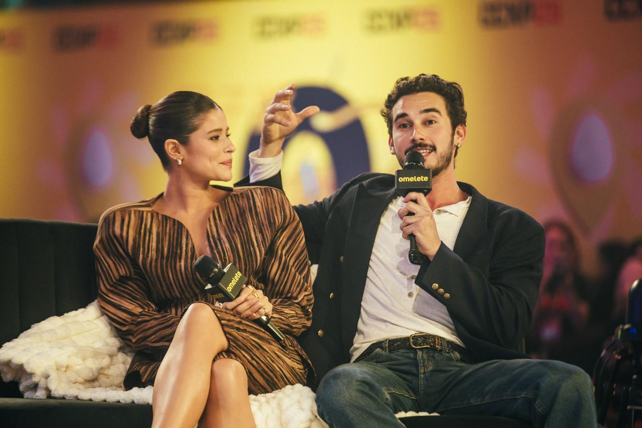 Isadora e Felipe em entrevista ao Omelete, na CCXP.