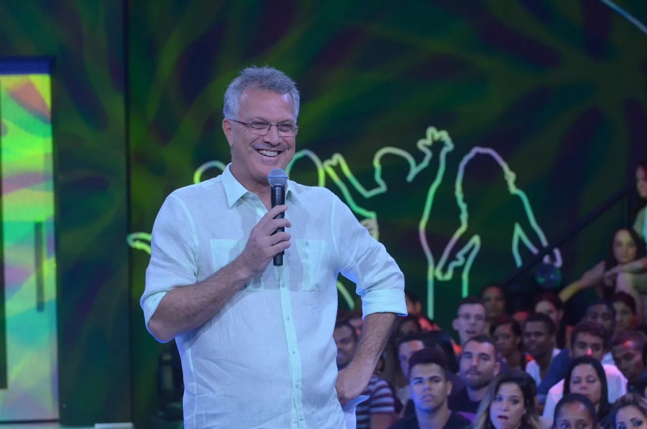 Pedro Bial é um dos apresentadores mais marcantes do programa e o que passou mais anos no comando.
