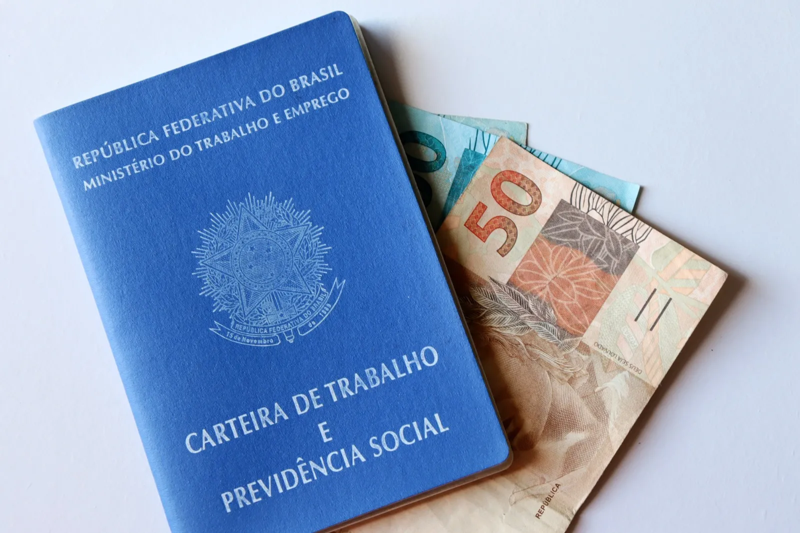 Para profissionais autônomos, freelancers e trabalhadores que atuam como Pessoa Jurídica (PJ), as regras trabalhistas são diferentes.