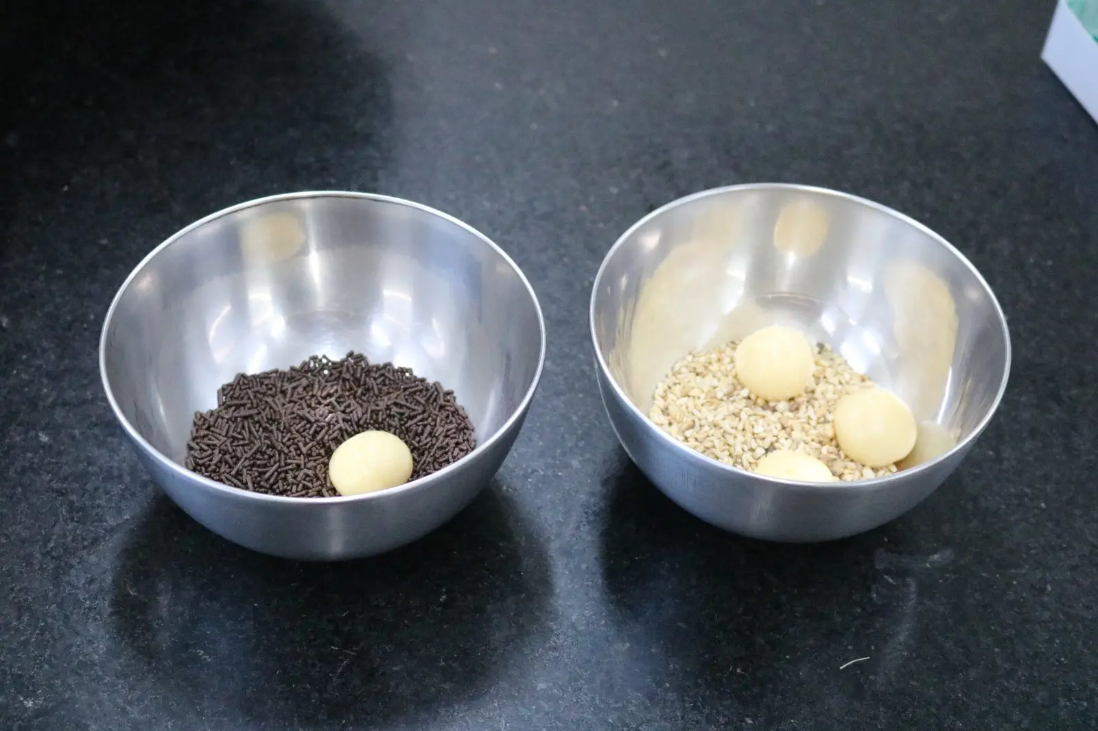 Imagem do processo de preparo do docinhos.