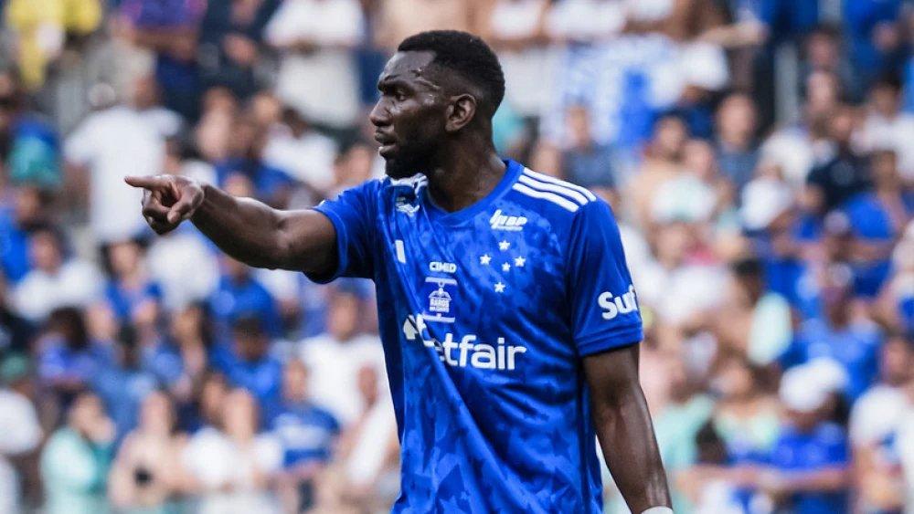 Bolasie em ação pelo Cruzeiro