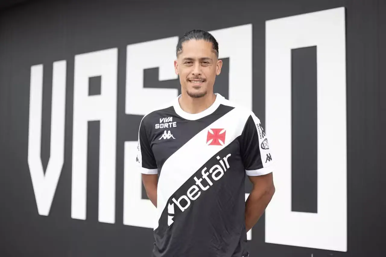 Maurício Lemos em ação pelo Vasco