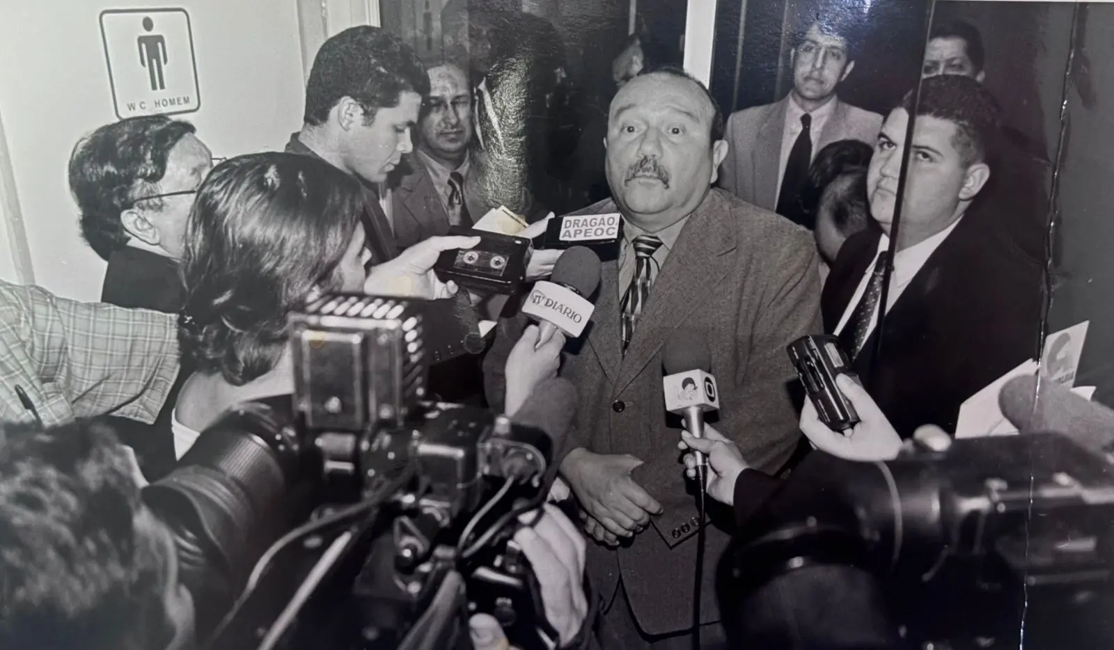 Fernando Hugo durante coletiva de imprensa.