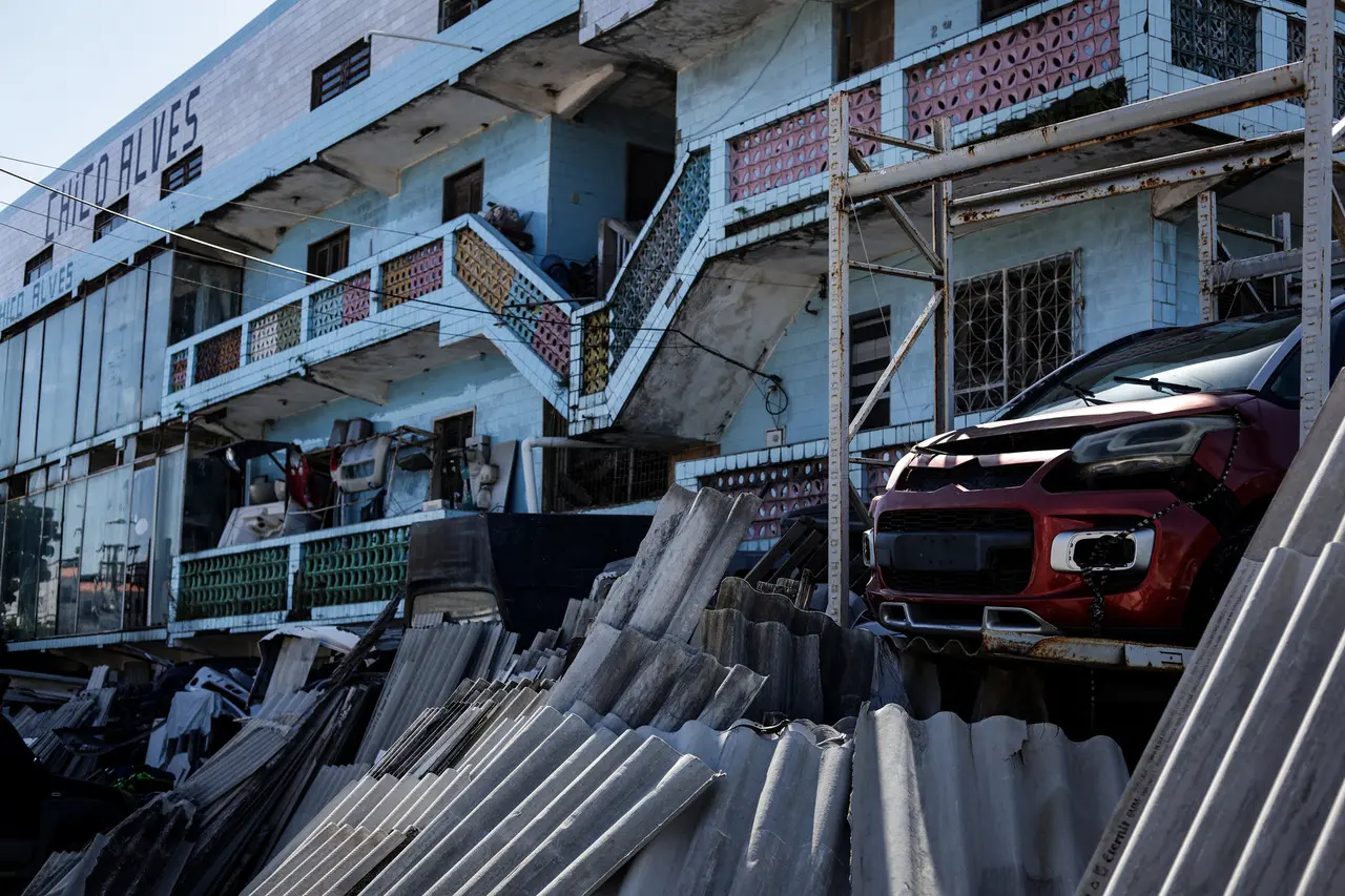 Imagem mostra sucata do Chico Alves em Fortaleza, antes do incêndio registrado em 24 de dezembro de 2025.
