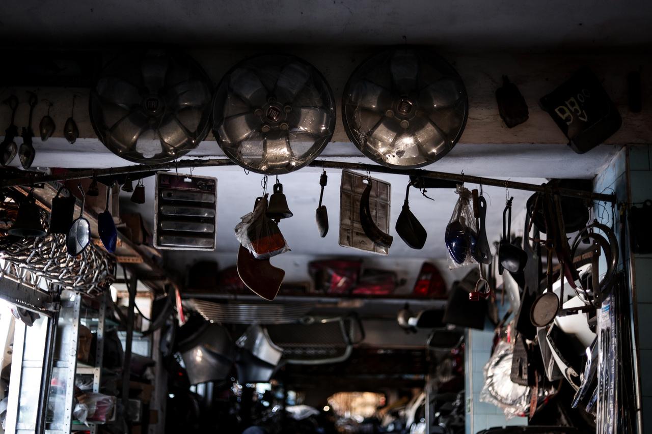 Imagem mostra interior da sucata do Chico Alves em Fortaleza, antes do incêndio registrado em 24 de dezembro de 2025.