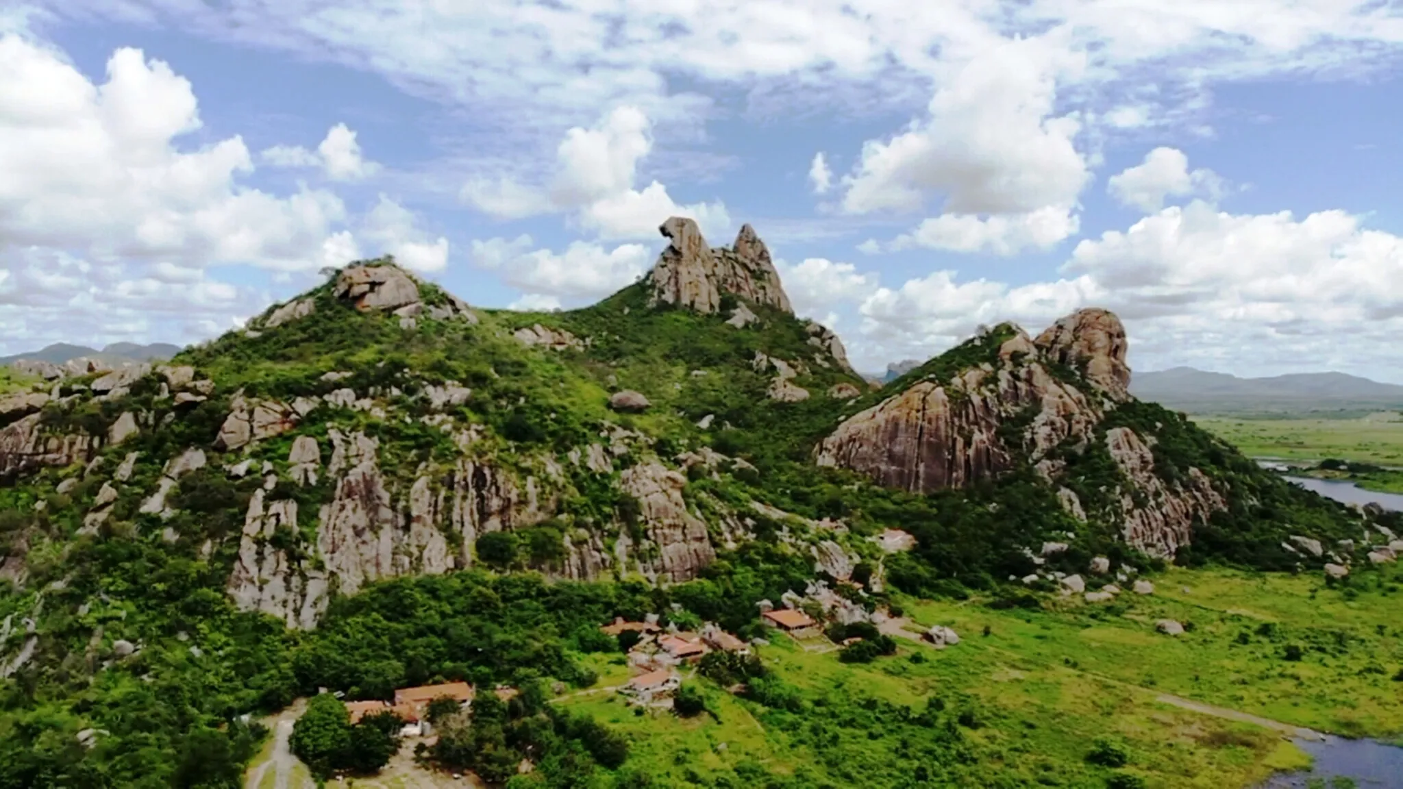 Pedra da Galinha Choca, em Quixadá, no Ceará.