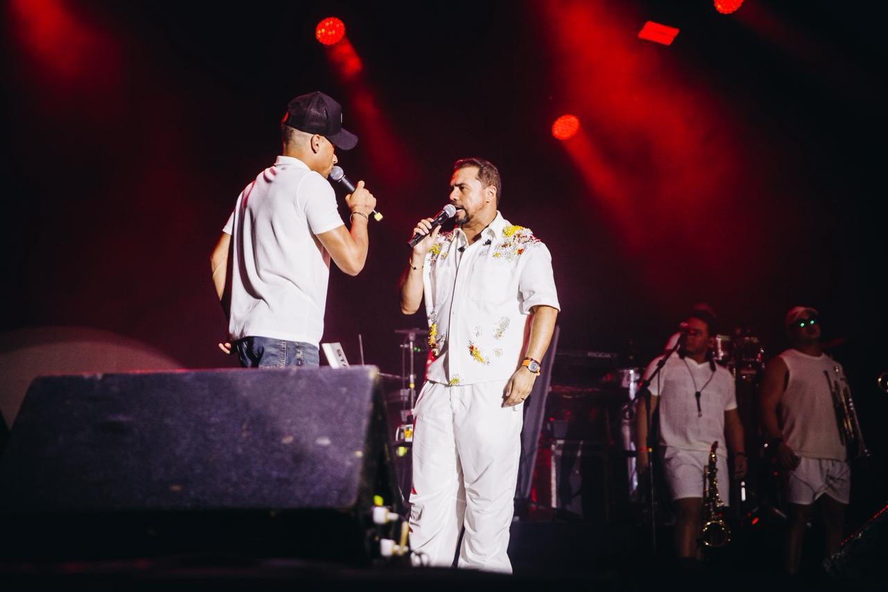 Xand Avião se apresenta.