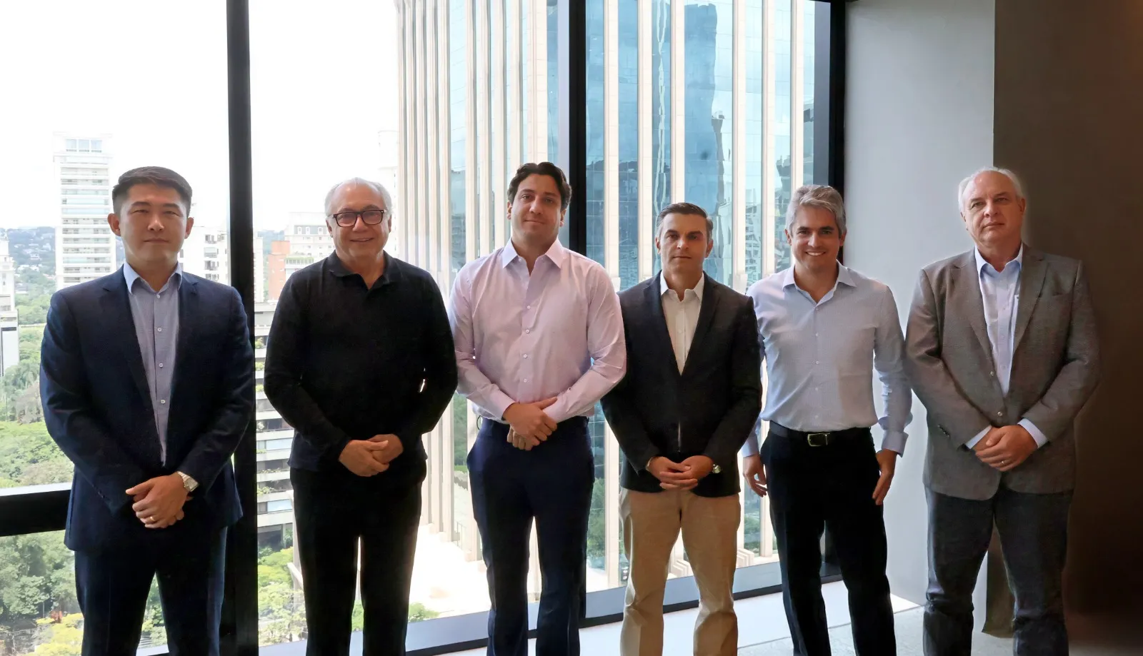 Executivos da Casa dos Ventos e Goldwind fecham acordo para construção da maior torre eólica do Brasil.
