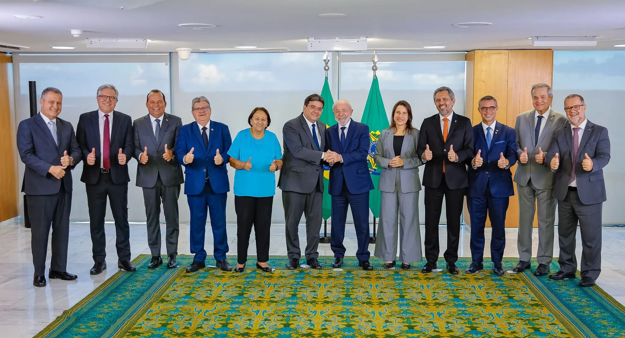Foto de Lula com governadores do Nordeste.
