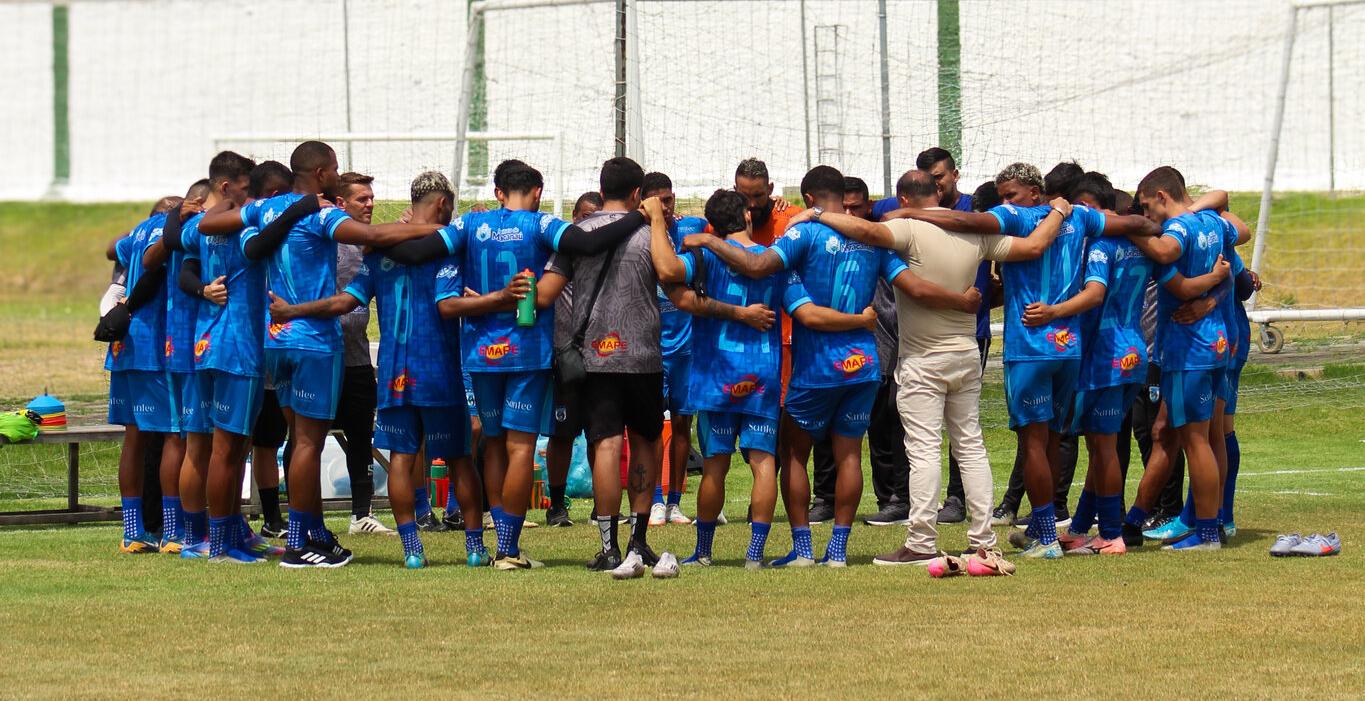 Foto do elenco do Maracanã treinando de olho na estreia do Cearense