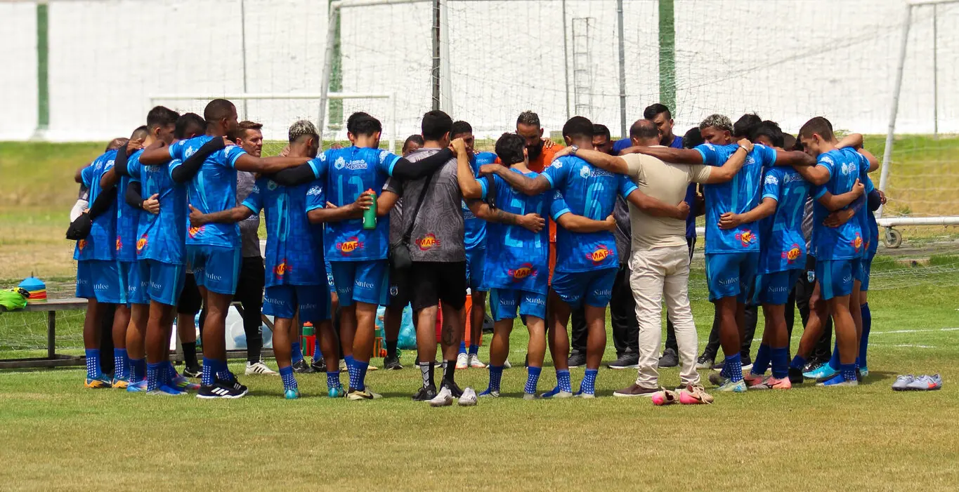 Foto do elenco do Maracanã treinando de olho na estreia do Cearense