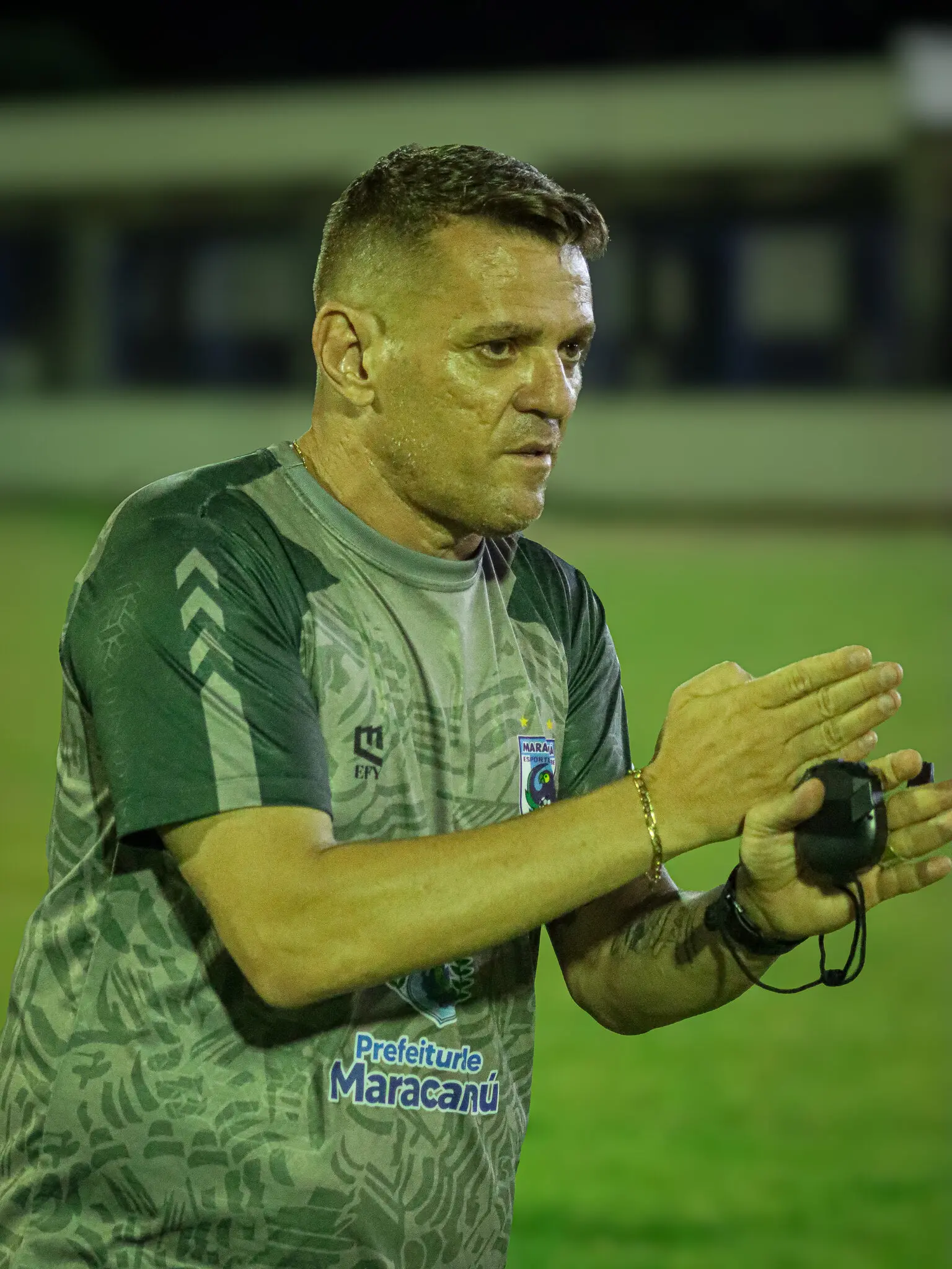 Foto de Júnior Cearense, técnico do Maracanã