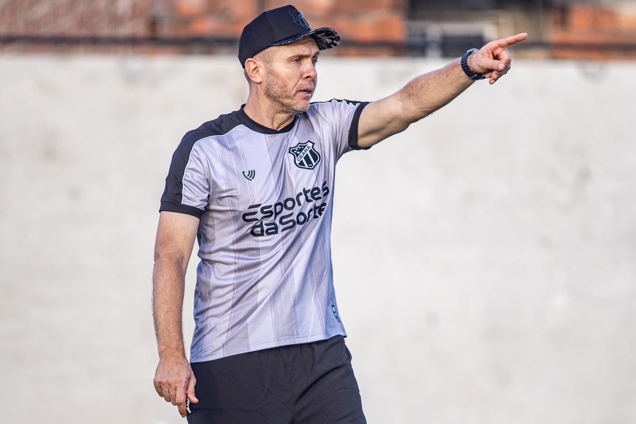 Mozart no treino do Ceará