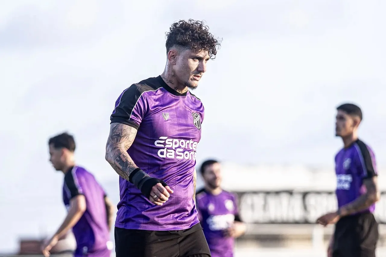 Com contrato até o final de 2026, Vina é um dos remanescentes da última temporada no elenco alvinegro