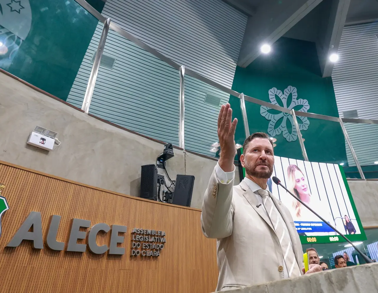 Romeu Aldigueri durante discurso na Assembleia Legislativa do Ceará no final do ano passado.