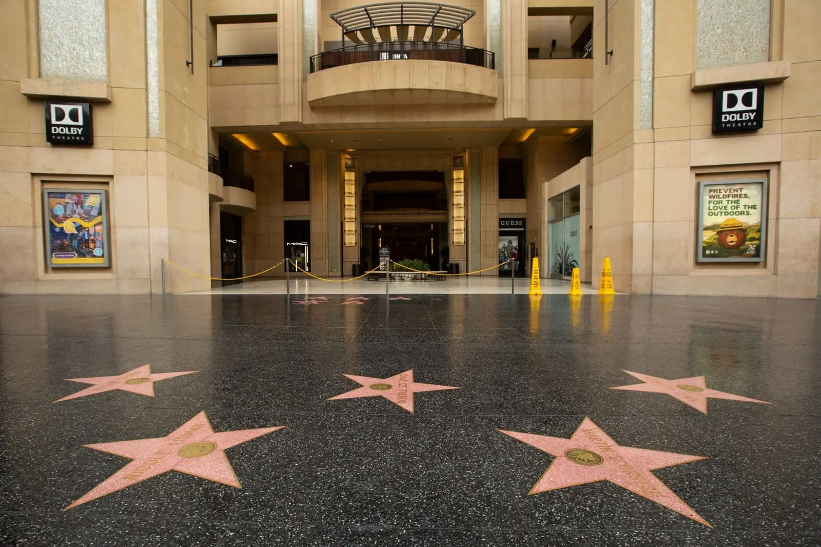 Calçada da Fama em frente ao Dolby Theatre.