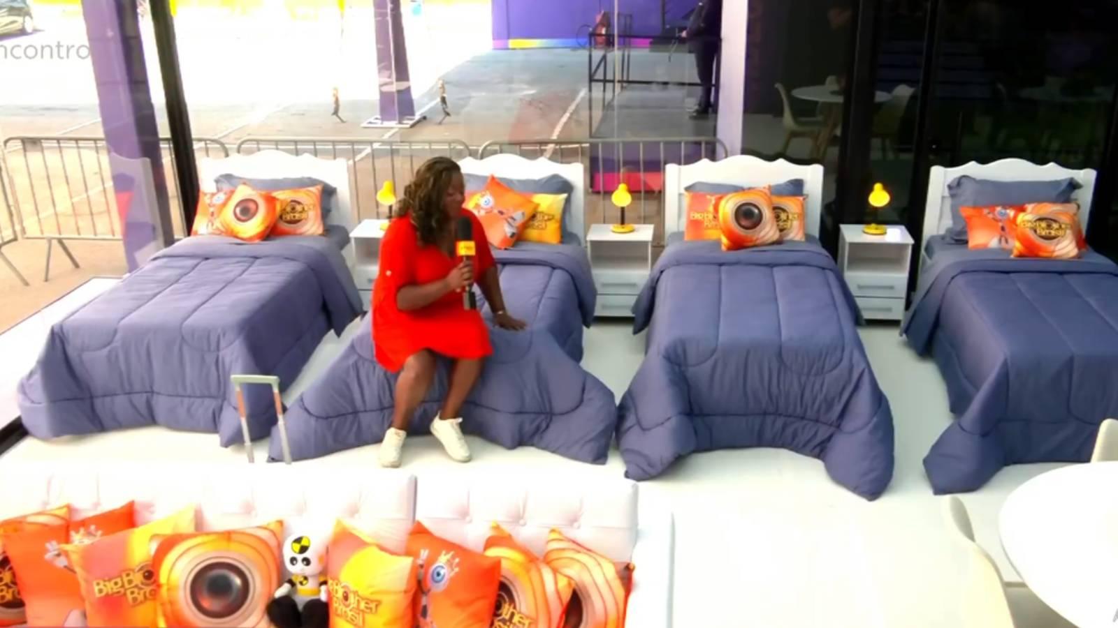 Imagem mostra basa de vidro do bbb 26 montada em São Paulo (SP).