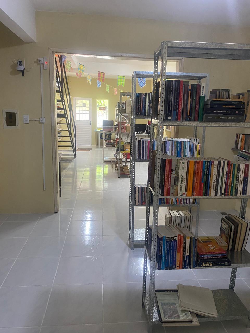 Imagem mostra a parte interna do Sebo Lady Alfreda.