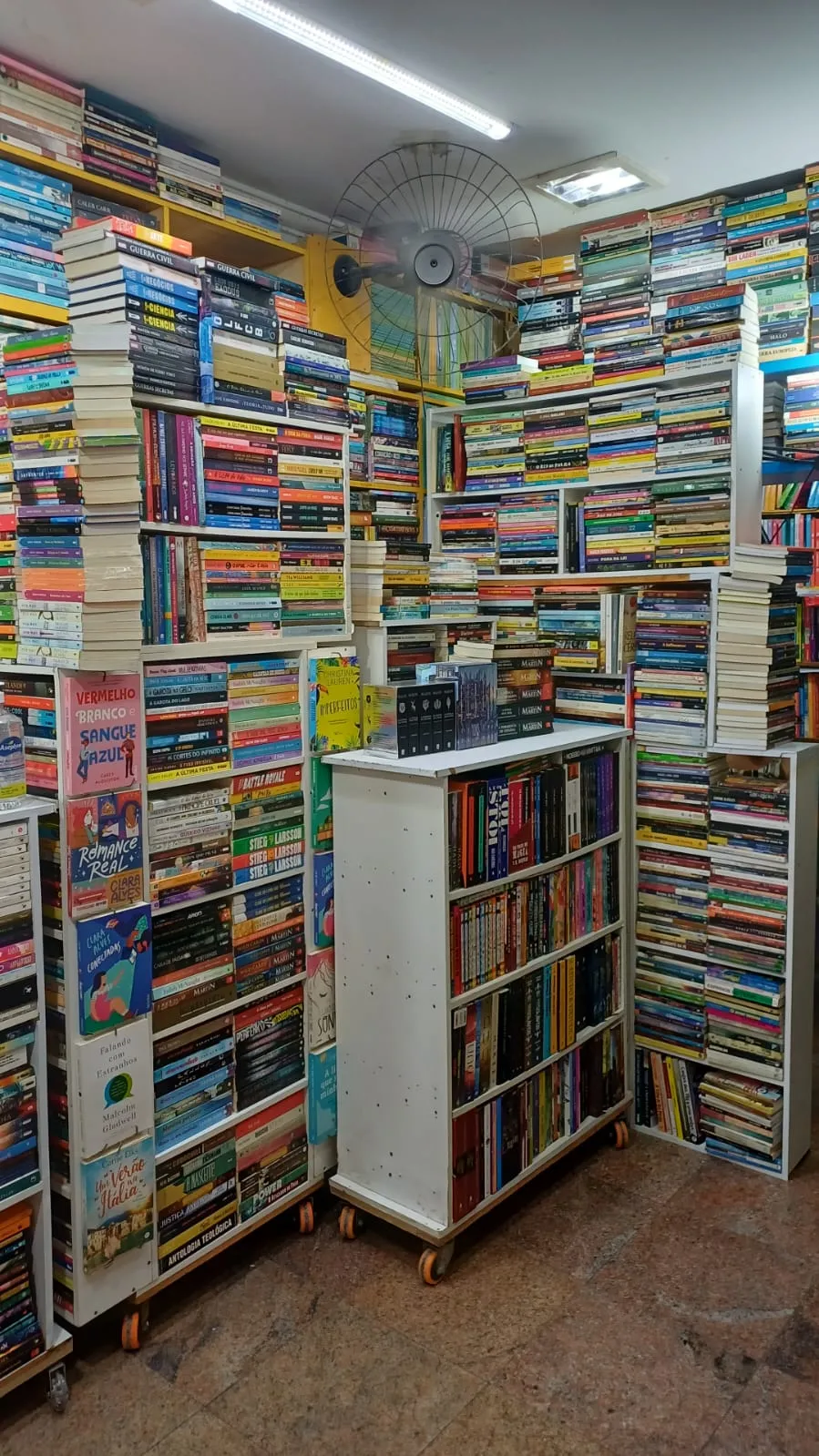 Na Só Livros, a troca de livros segue a regra básica de dois livros do cliente por um da loja.