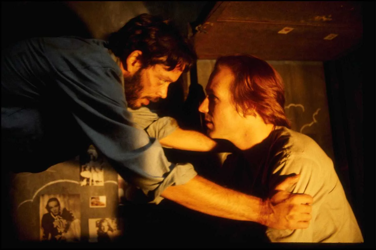 Raul Julia e William Hurt em cena de 