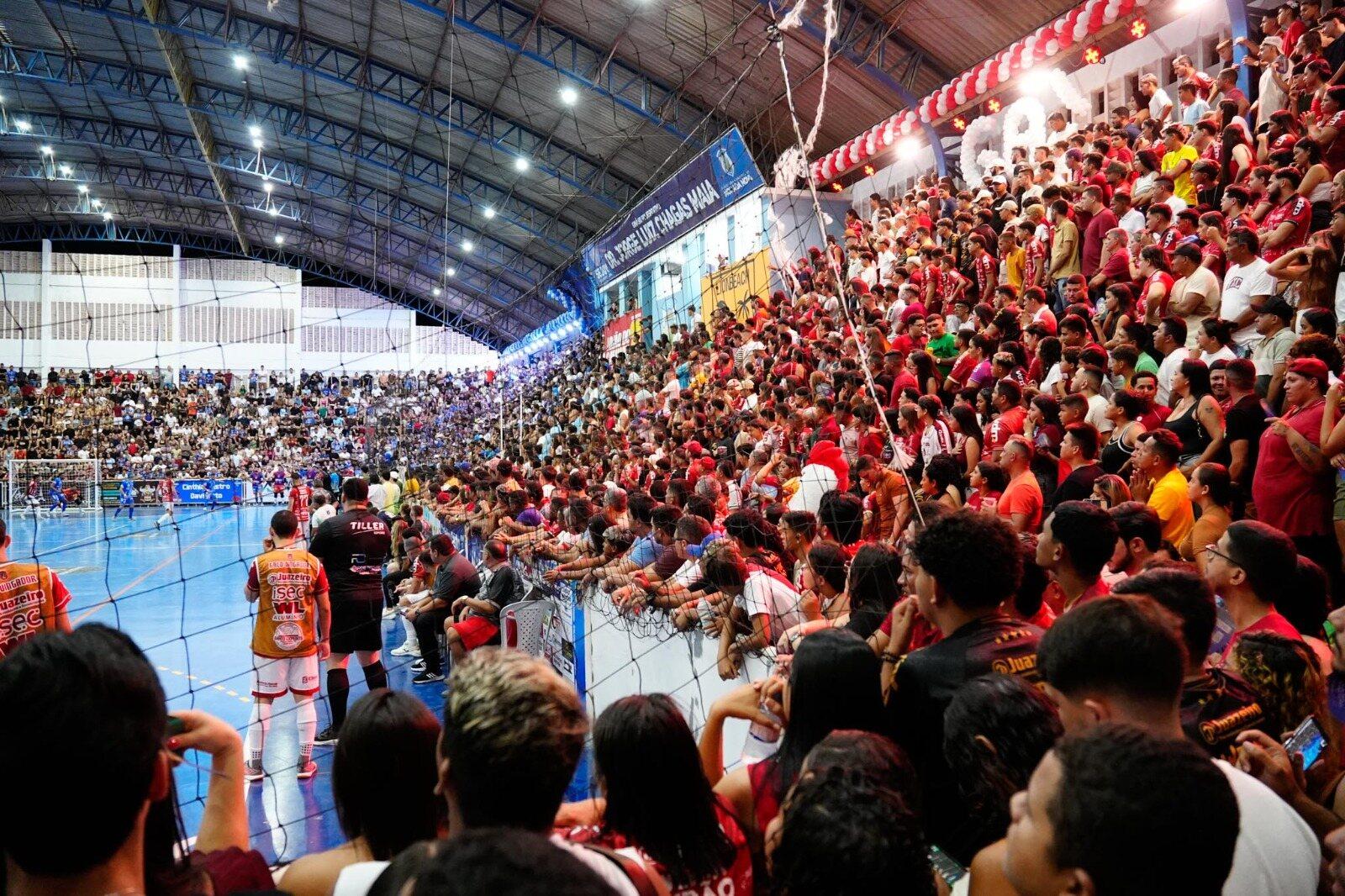 Imagem da lotação no Ginásio em Morada Nova