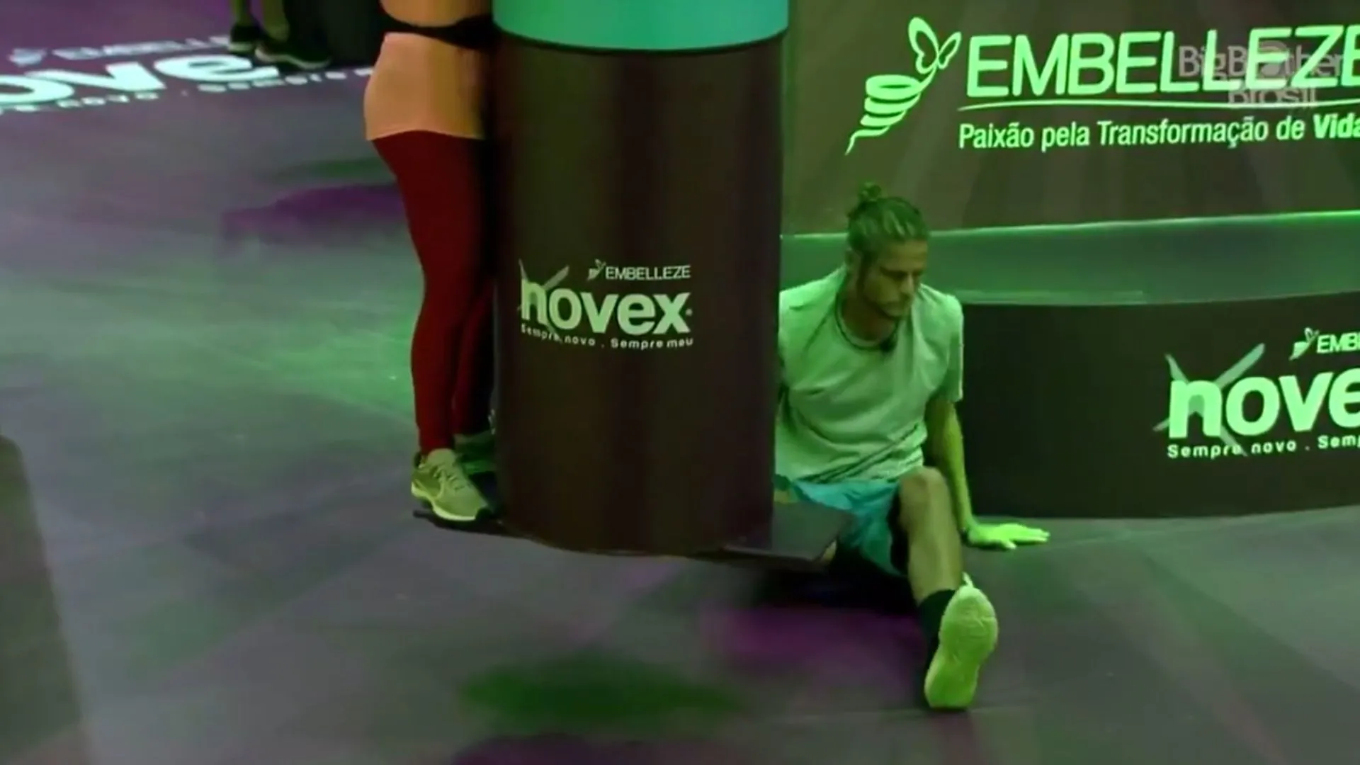 Daniel levantou poucos segundos depois da queda.
