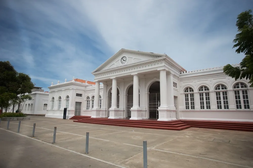Fachada do Complexo Cultural Estação das Artes.