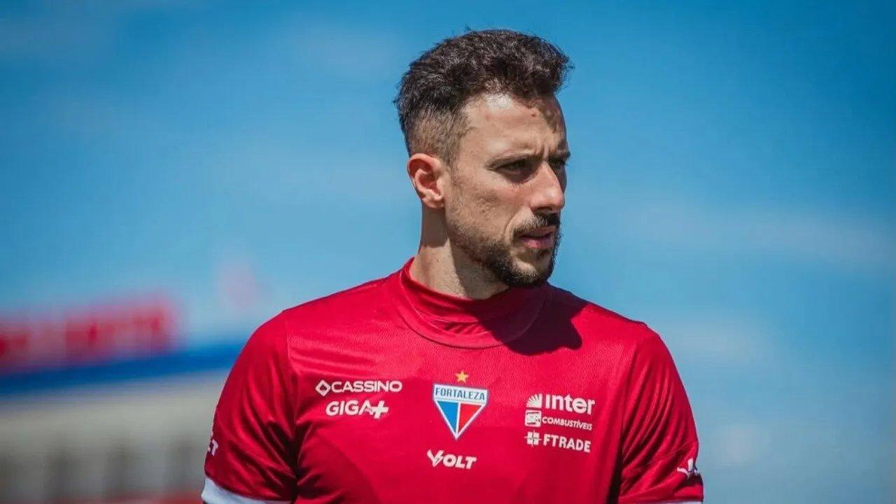 Helton Leite em ação pelo Fortaleza