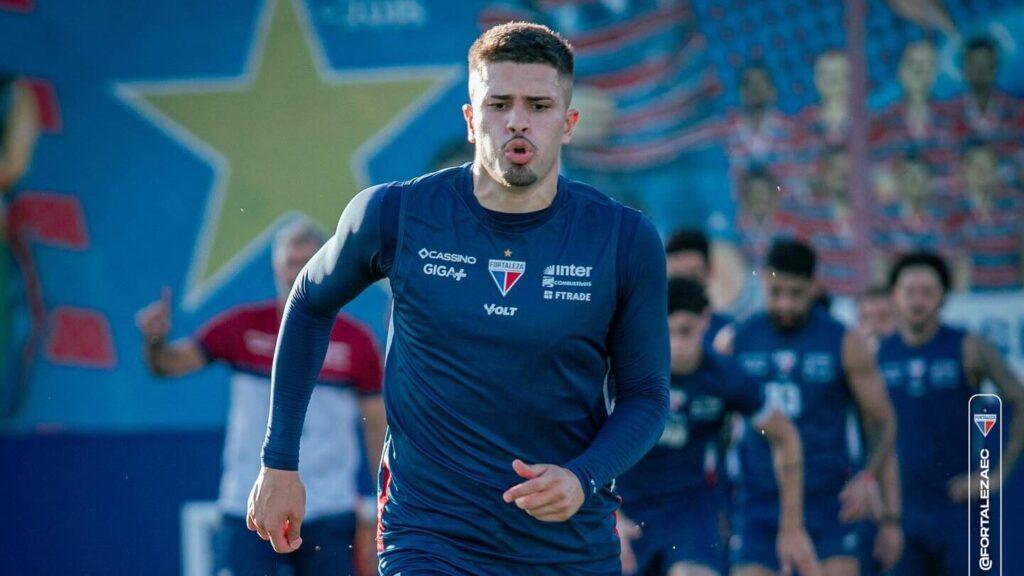 Lucas Gazal em ação pelo Fortaleza
